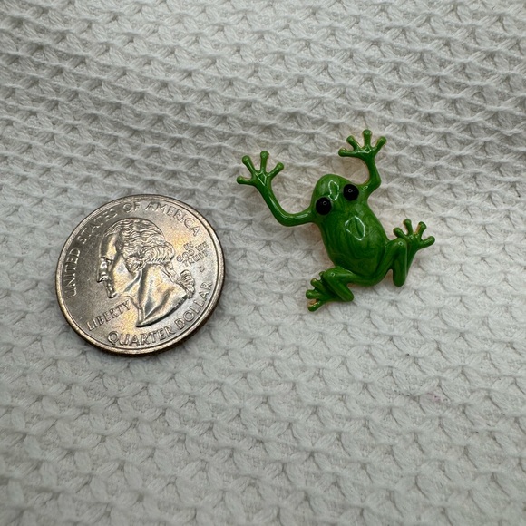 3/$20 Adorable Little Tree Frog Pin Brooch - Picture 5 of 8